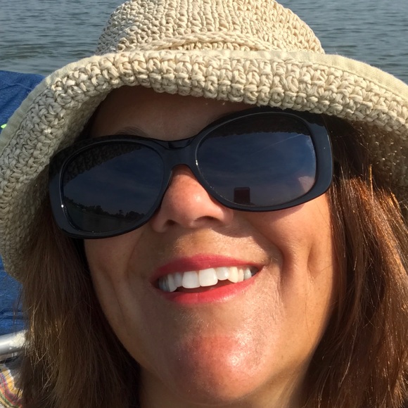 Meet your Posher, Julie - Picture 1 of 1